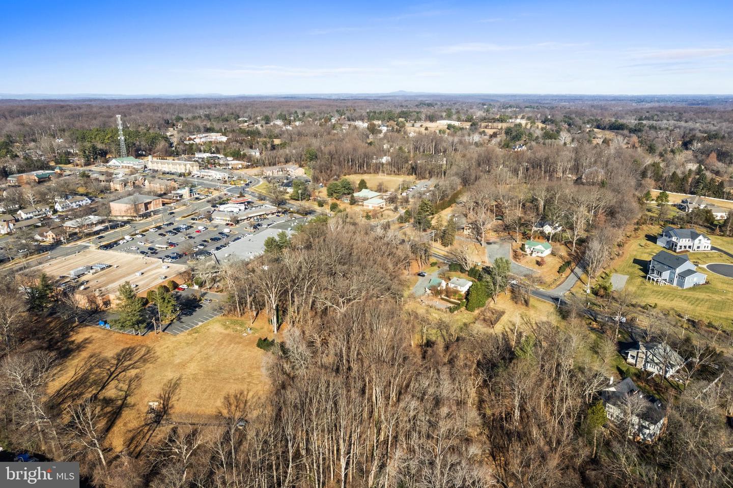 9813 GEORGETOWN PIKE, GREAT FALLS, Virginia 22066, 3 Bedrooms Bedrooms, ,1 BathroomBathrooms,Residential,For sale,9813 GEORGETOWN PIKE,VAFX2285548 MLS # VAFX2285548