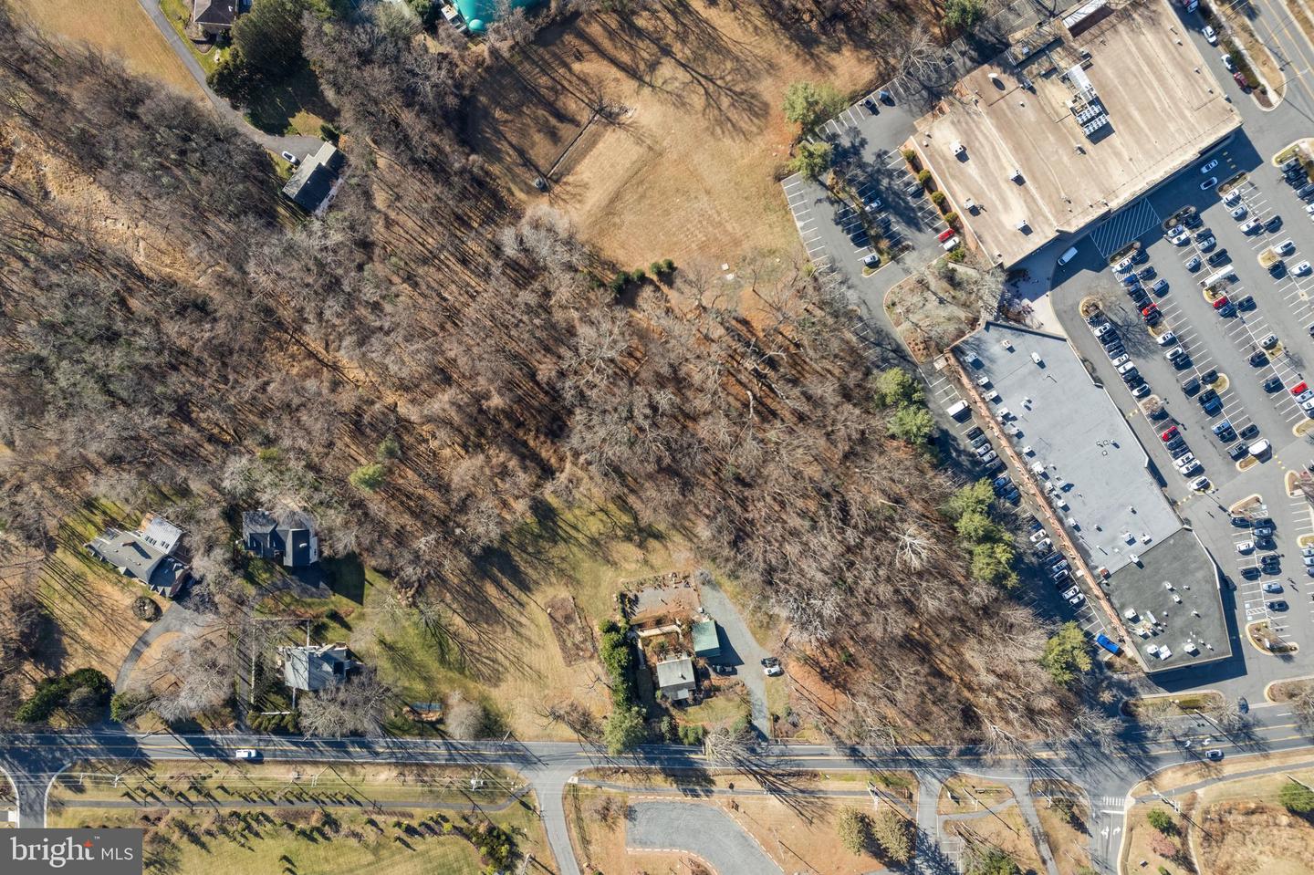 9813 GEORGETOWN PIKE, GREAT FALLS, Virginia 22066, 3 Bedrooms Bedrooms, ,1 BathroomBathrooms,Residential,For sale,9813 GEORGETOWN PIKE,VAFX2285548 MLS # VAFX2285548