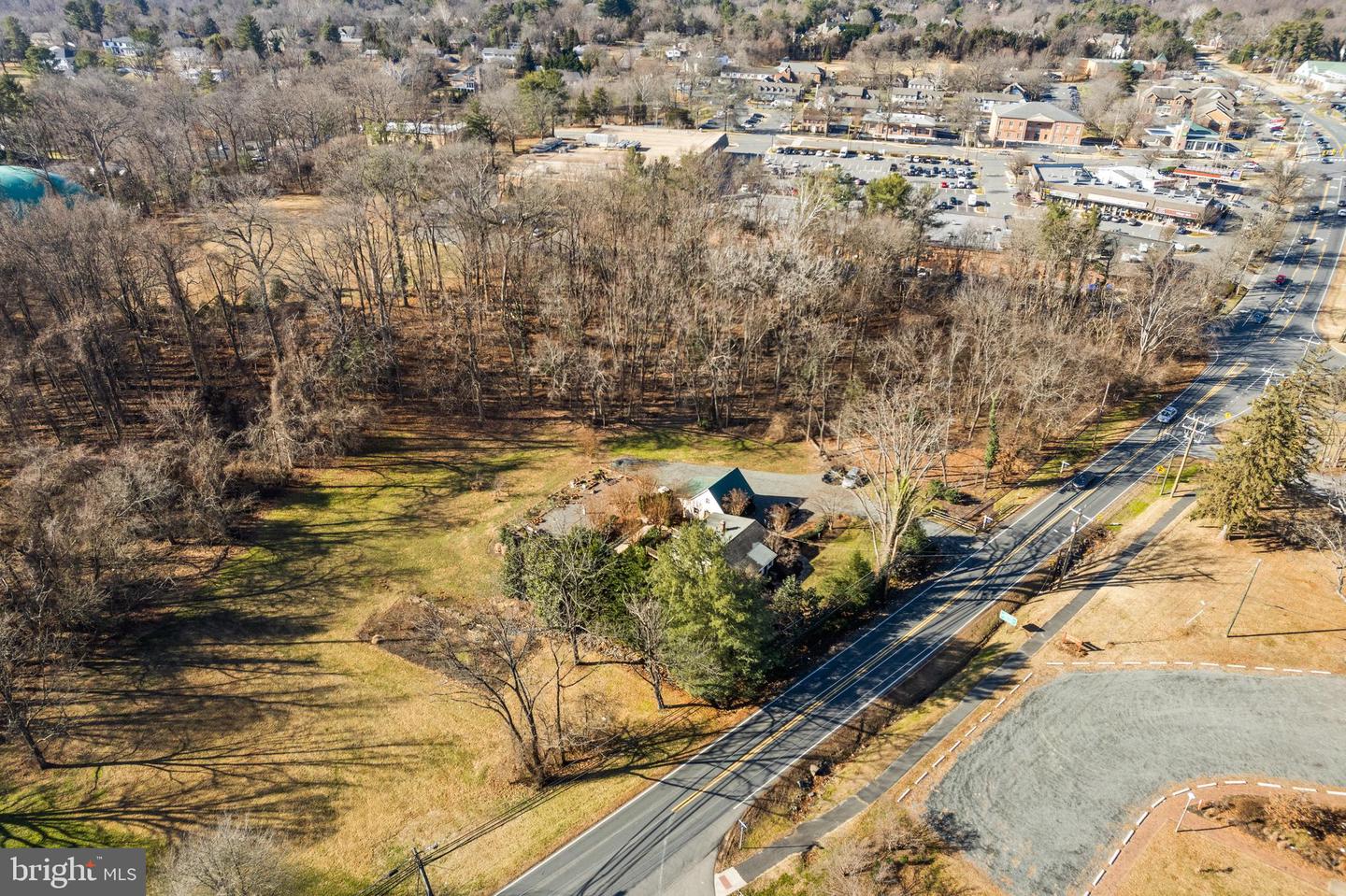 9813 GEORGETOWN PIKE, GREAT FALLS, Virginia 22066, 3 Bedrooms Bedrooms, ,1 BathroomBathrooms,Residential,For sale,9813 GEORGETOWN PIKE,VAFX2285548 MLS # VAFX2285548