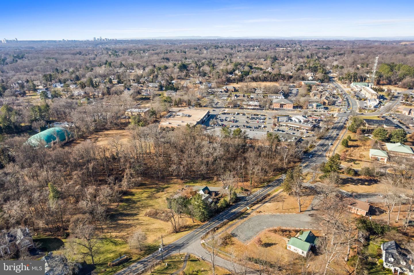 9813 GEORGETOWN PIKE, GREAT FALLS, Virginia 22066, 3 Bedrooms Bedrooms, ,1 BathroomBathrooms,Residential,For sale,9813 GEORGETOWN PIKE,VAFX2285548 MLS # VAFX2285548