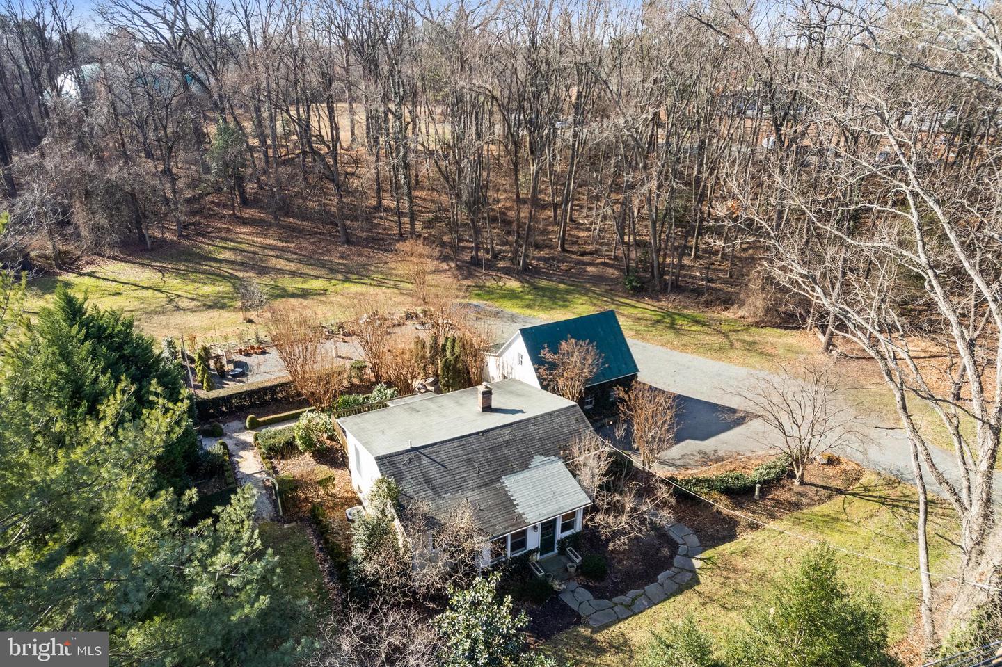 9813 GEORGETOWN PIKE, GREAT FALLS, Virginia 22066, 3 Bedrooms Bedrooms, ,1 BathroomBathrooms,Residential,For sale,9813 GEORGETOWN PIKE,VAFX2285548 MLS # VAFX2285548