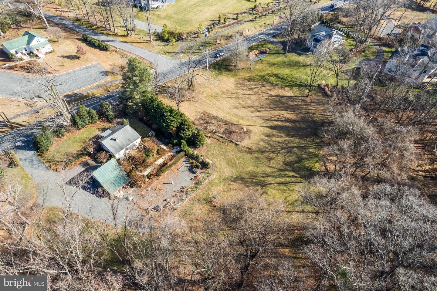 9813 GEORGETOWN PIKE, GREAT FALLS, Virginia 22066, 3 Bedrooms Bedrooms, ,1 BathroomBathrooms,Residential,For sale,9813 GEORGETOWN PIKE,VAFX2285548 MLS # VAFX2285548