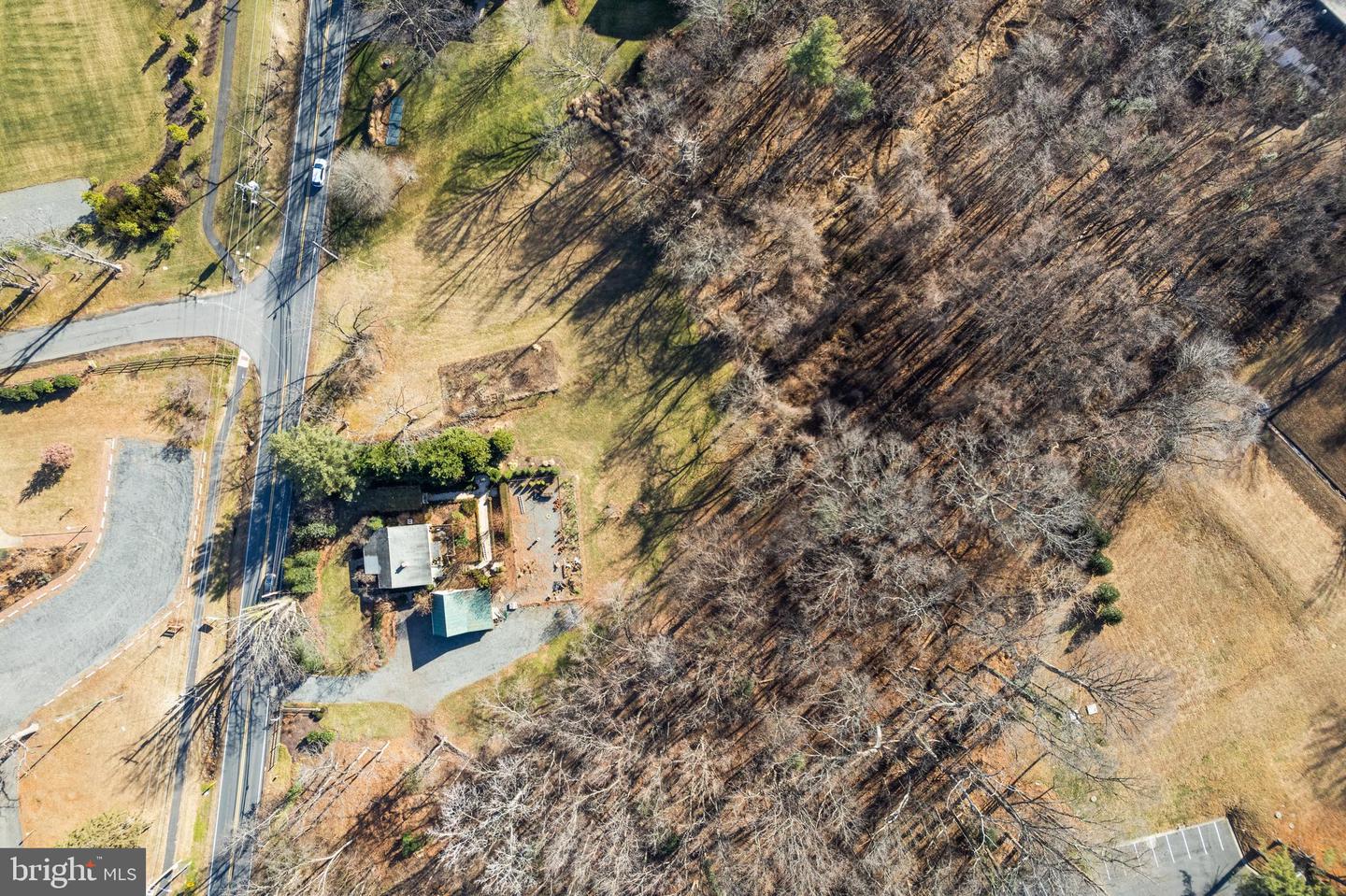 9813 GEORGETOWN PIKE, GREAT FALLS, Virginia 22066, 3 Bedrooms Bedrooms, ,1 BathroomBathrooms,Residential,For sale,9813 GEORGETOWN PIKE,VAFX2285548 MLS # VAFX2285548