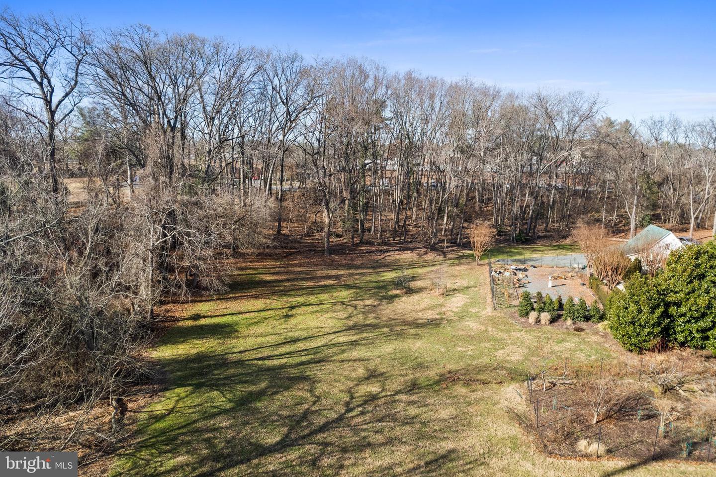 9813 GEORGETOWN PIKE, GREAT FALLS, Virginia 22066, 3 Bedrooms Bedrooms, ,1 BathroomBathrooms,Residential,For sale,9813 GEORGETOWN PIKE,VAFX2285548 MLS # VAFX2285548