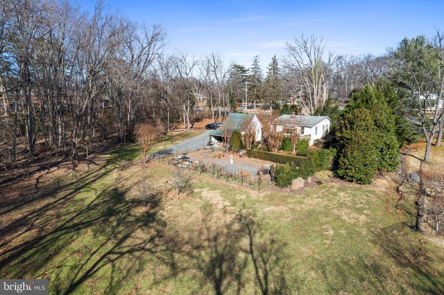 9813 GEORGETOWN PIKE, GREAT FALLS, Virginia 22066, 3 Bedrooms Bedrooms, ,1 BathroomBathrooms,Residential,For sale,9813 GEORGETOWN PIKE,VAFX2285548 MLS # VAFX2285548