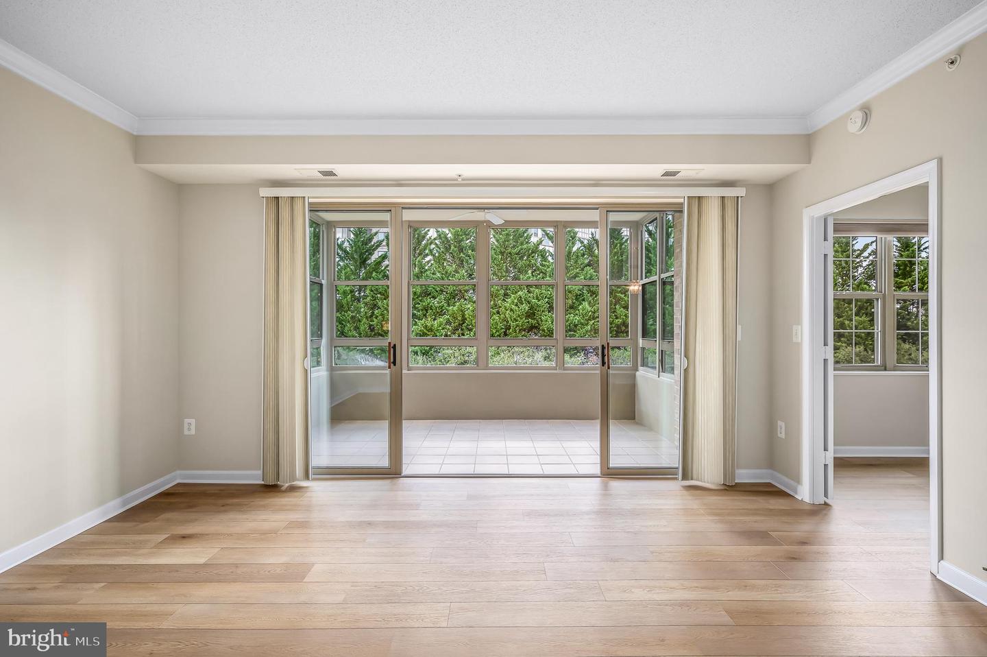 19350 MAGNOLIA GROVE SQ #303, LEESBURG, Virginia 20176, 2 Bedrooms Bedrooms, ,2 BathroomsBathrooms,Residential,For sale,19350 MAGNOLIA GROVE SQ #303,VALO2113950 MLS # VALO2113950