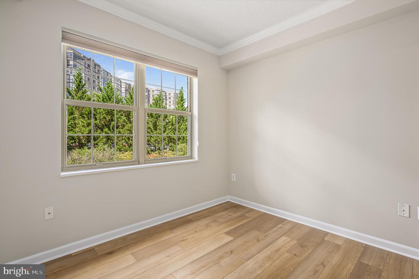 19350 MAGNOLIA GROVE SQ #303, LEESBURG, Virginia 20176, 2 Bedrooms Bedrooms, ,2 BathroomsBathrooms,Residential,For sale,19350 MAGNOLIA GROVE SQ #303,VALO2113950 MLS # VALO2113950