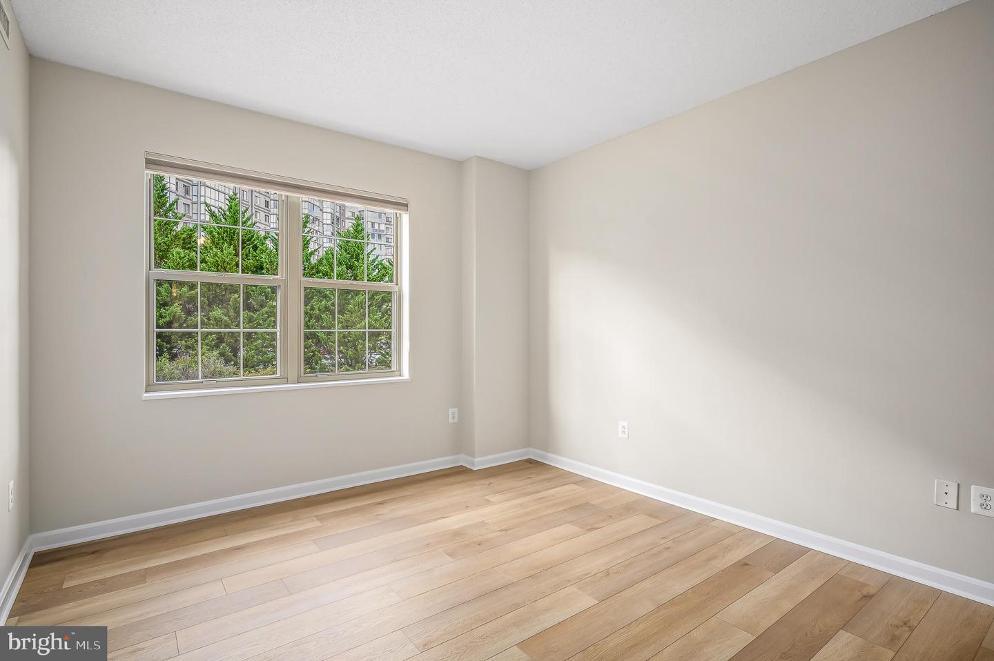 19350 MAGNOLIA GROVE SQ #303, LEESBURG, Virginia 20176, 2 Bedrooms Bedrooms, ,2 BathroomsBathrooms,Residential,For sale,19350 MAGNOLIA GROVE SQ #303,VALO2113950 MLS # VALO2113950