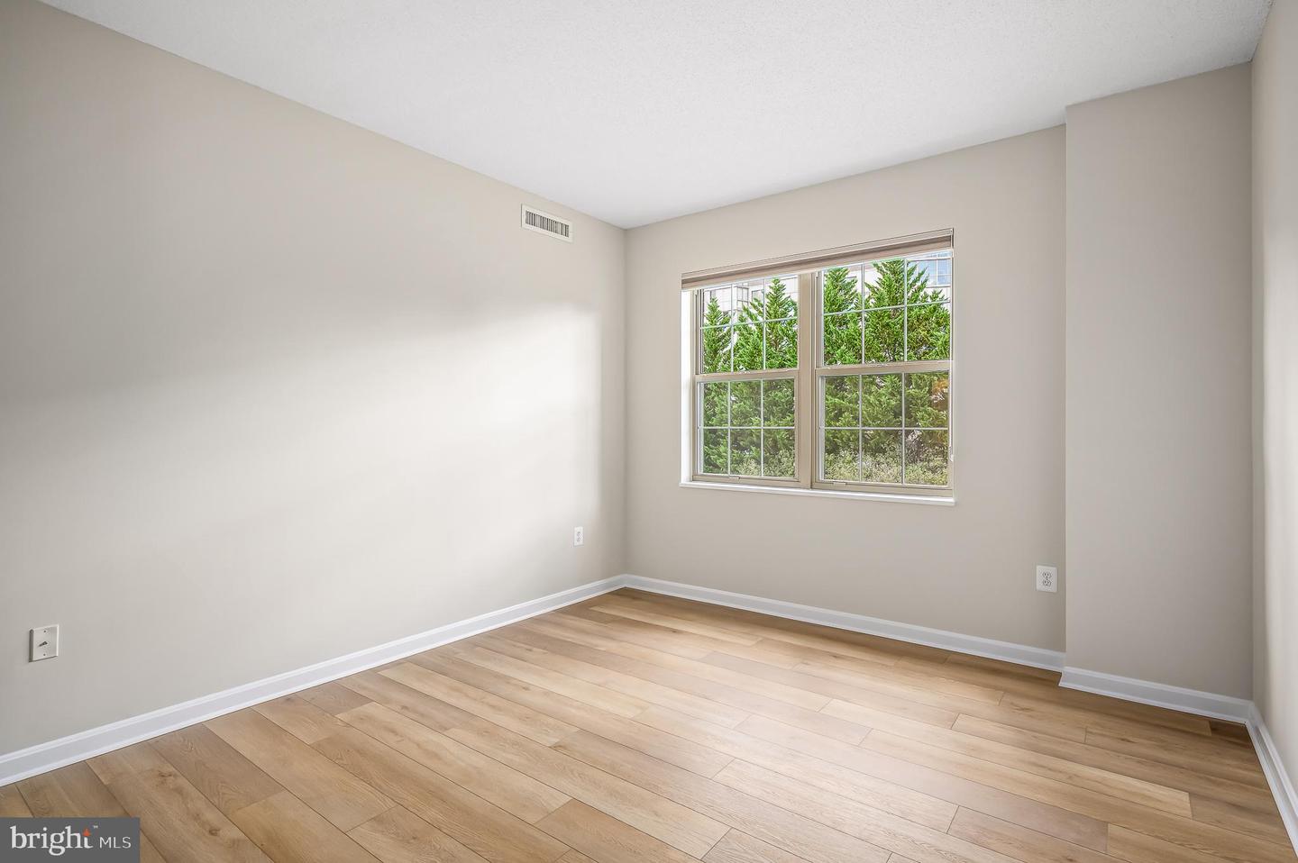 19350 MAGNOLIA GROVE SQ #303, LEESBURG, Virginia 20176, 2 Bedrooms Bedrooms, ,2 BathroomsBathrooms,Residential,For sale,19350 MAGNOLIA GROVE SQ #303,VALO2113950 MLS # VALO2113950