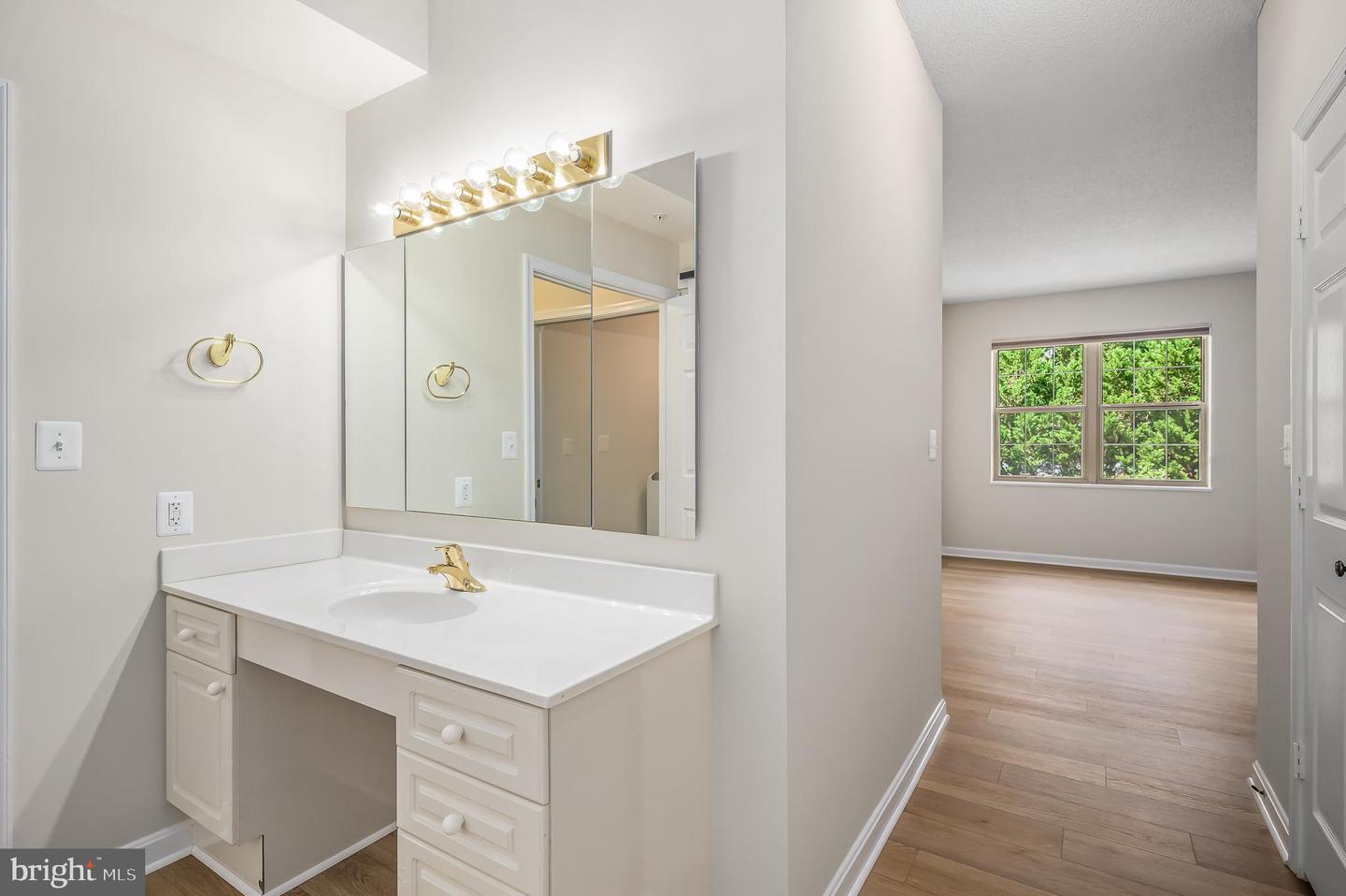 19350 MAGNOLIA GROVE SQ #303, LEESBURG, Virginia 20176, 2 Bedrooms Bedrooms, ,2 BathroomsBathrooms,Residential,For sale,19350 MAGNOLIA GROVE SQ #303,VALO2113950 MLS # VALO2113950