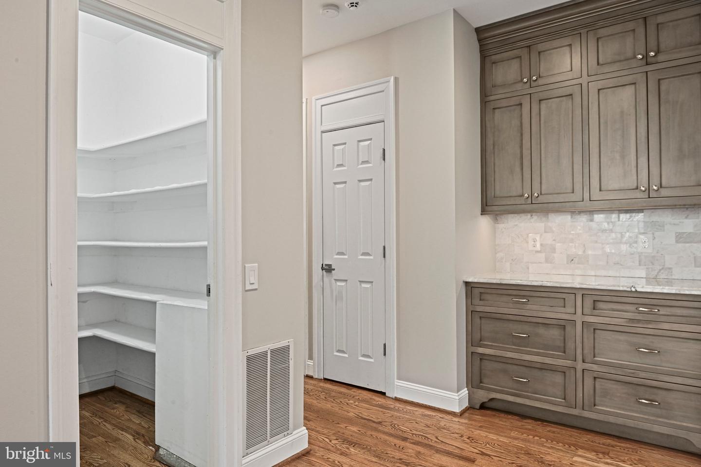 1411 WOODHURST BLVD, MCLEAN, Virginia 22102, 6 Bedrooms Bedrooms, ,5 BathroomsBathrooms,Residential,For sale,1411 WOODHURST BLVD,VAFX2285720 MLS # VAFX2285720