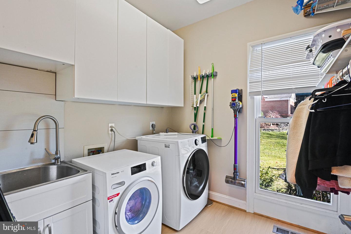 1411 WOODHURST BLVD, MCLEAN, Virginia 22102, 6 Bedrooms Bedrooms, ,5 BathroomsBathrooms,Residential,For sale,1411 WOODHURST BLVD,VAFX2285720 MLS # VAFX2285720