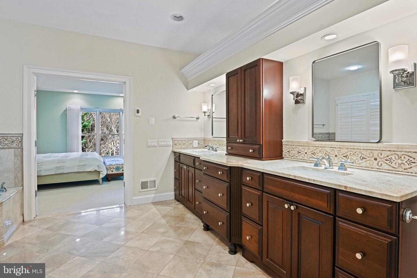 1411 WOODHURST BLVD, MCLEAN, Virginia 22102, 6 Bedrooms Bedrooms, ,5 BathroomsBathrooms,Residential,For sale,1411 WOODHURST BLVD,VAFX2285720 MLS # VAFX2285720