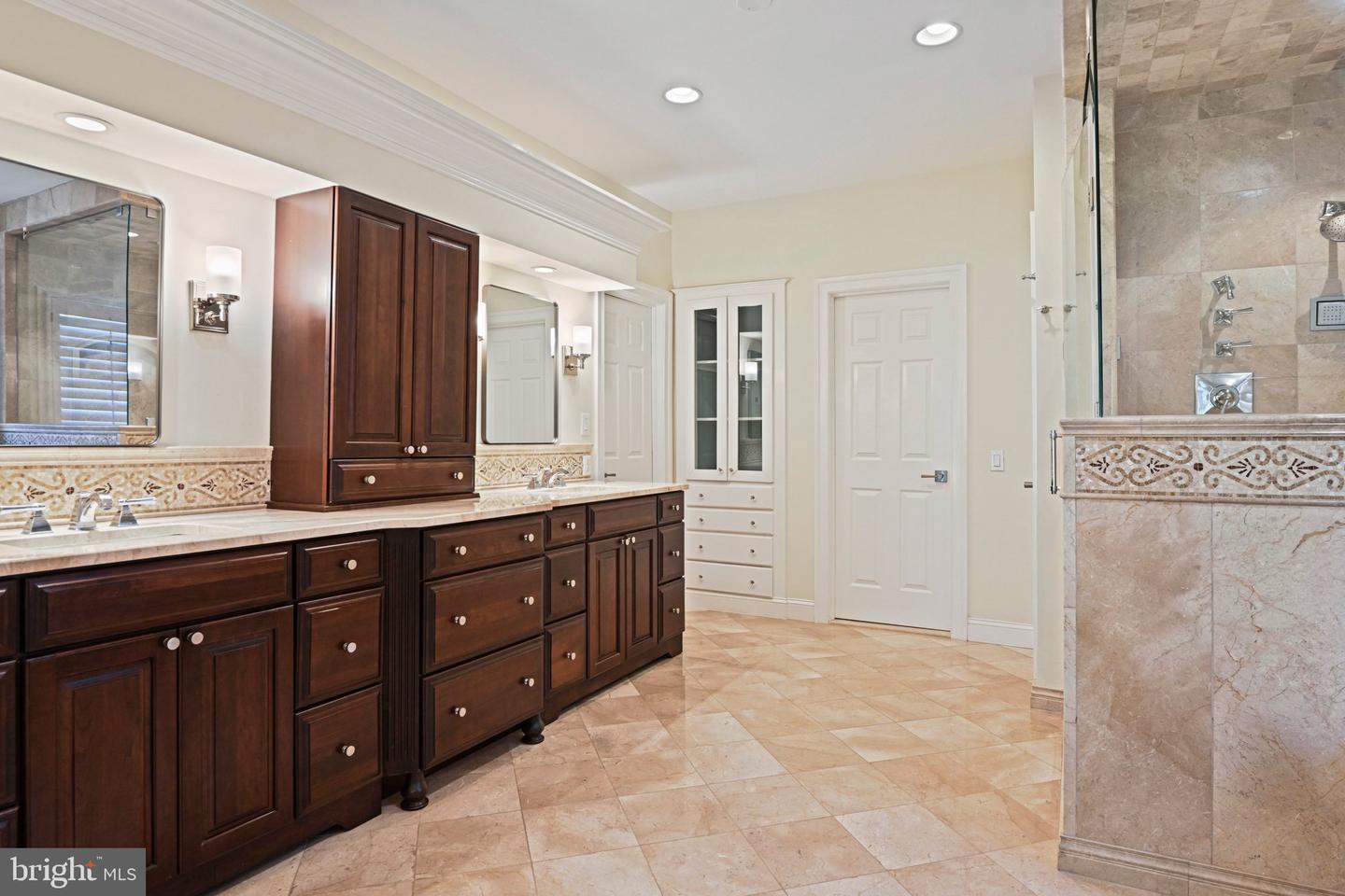 1411 WOODHURST BLVD, MCLEAN, Virginia 22102, 6 Bedrooms Bedrooms, ,5 BathroomsBathrooms,Residential,For sale,1411 WOODHURST BLVD,VAFX2285720 MLS # VAFX2285720