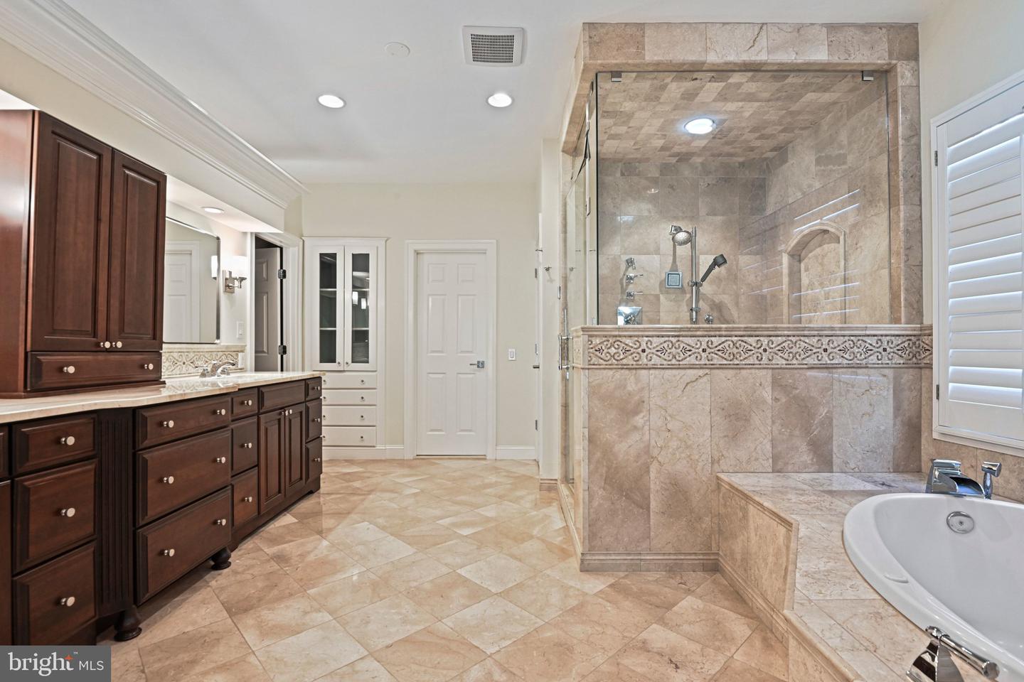 1411 WOODHURST BLVD, MCLEAN, Virginia 22102, 6 Bedrooms Bedrooms, ,5 BathroomsBathrooms,Residential,For sale,1411 WOODHURST BLVD,VAFX2285720 MLS # VAFX2285720