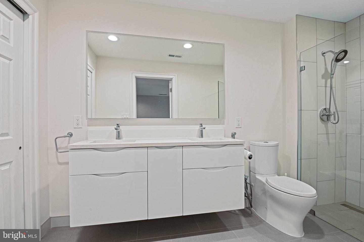 1411 WOODHURST BLVD, MCLEAN, Virginia 22102, 6 Bedrooms Bedrooms, ,5 BathroomsBathrooms,Residential,For sale,1411 WOODHURST BLVD,VAFX2285720 MLS # VAFX2285720