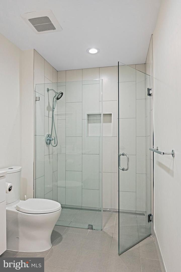 1411 WOODHURST BLVD, MCLEAN, Virginia 22102, 6 Bedrooms Bedrooms, ,5 BathroomsBathrooms,Residential,For sale,1411 WOODHURST BLVD,VAFX2285720 MLS # VAFX2285720