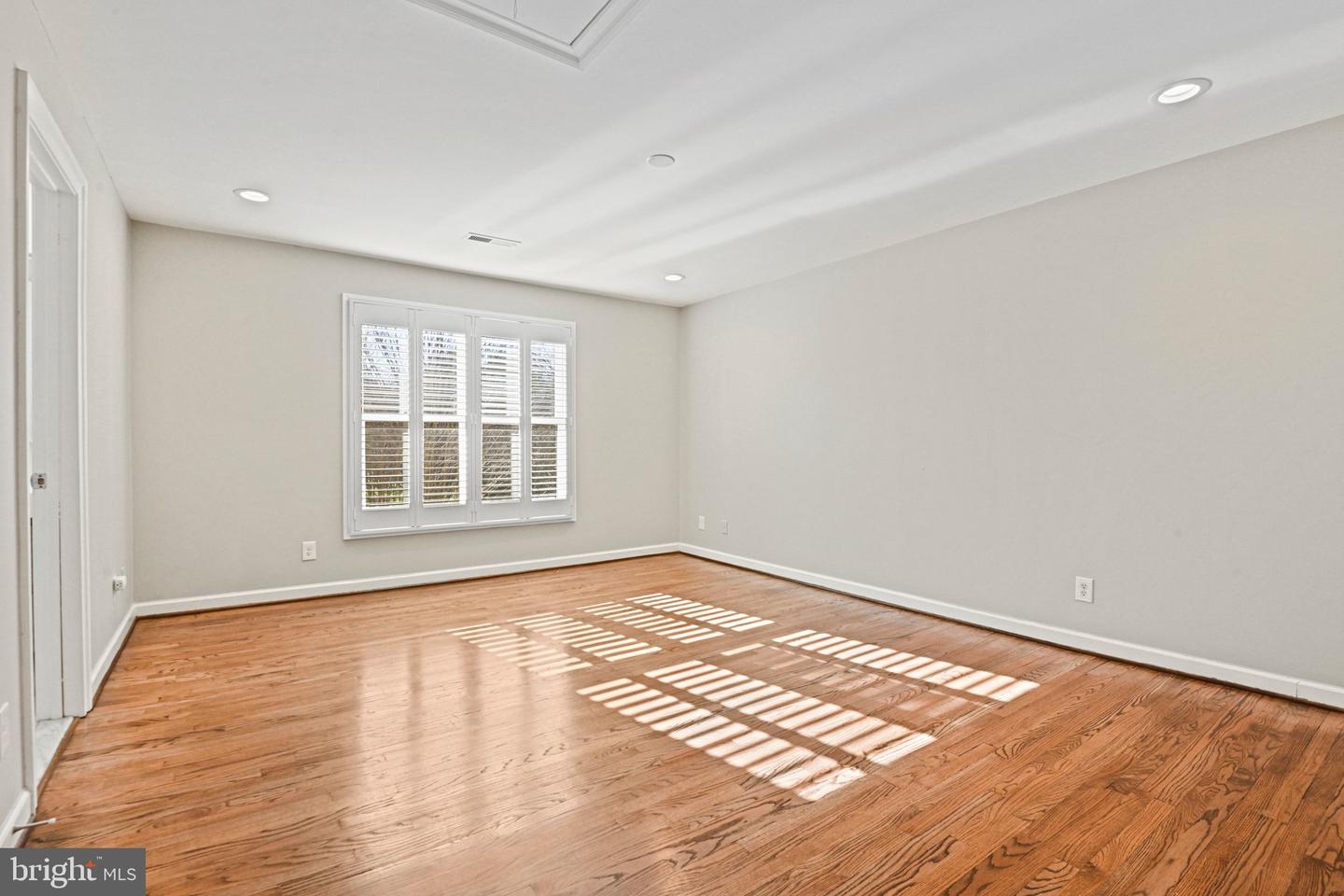 1411 WOODHURST BLVD, MCLEAN, Virginia 22102, 6 Bedrooms Bedrooms, ,5 BathroomsBathrooms,Residential,For sale,1411 WOODHURST BLVD,VAFX2285720 MLS # VAFX2285720