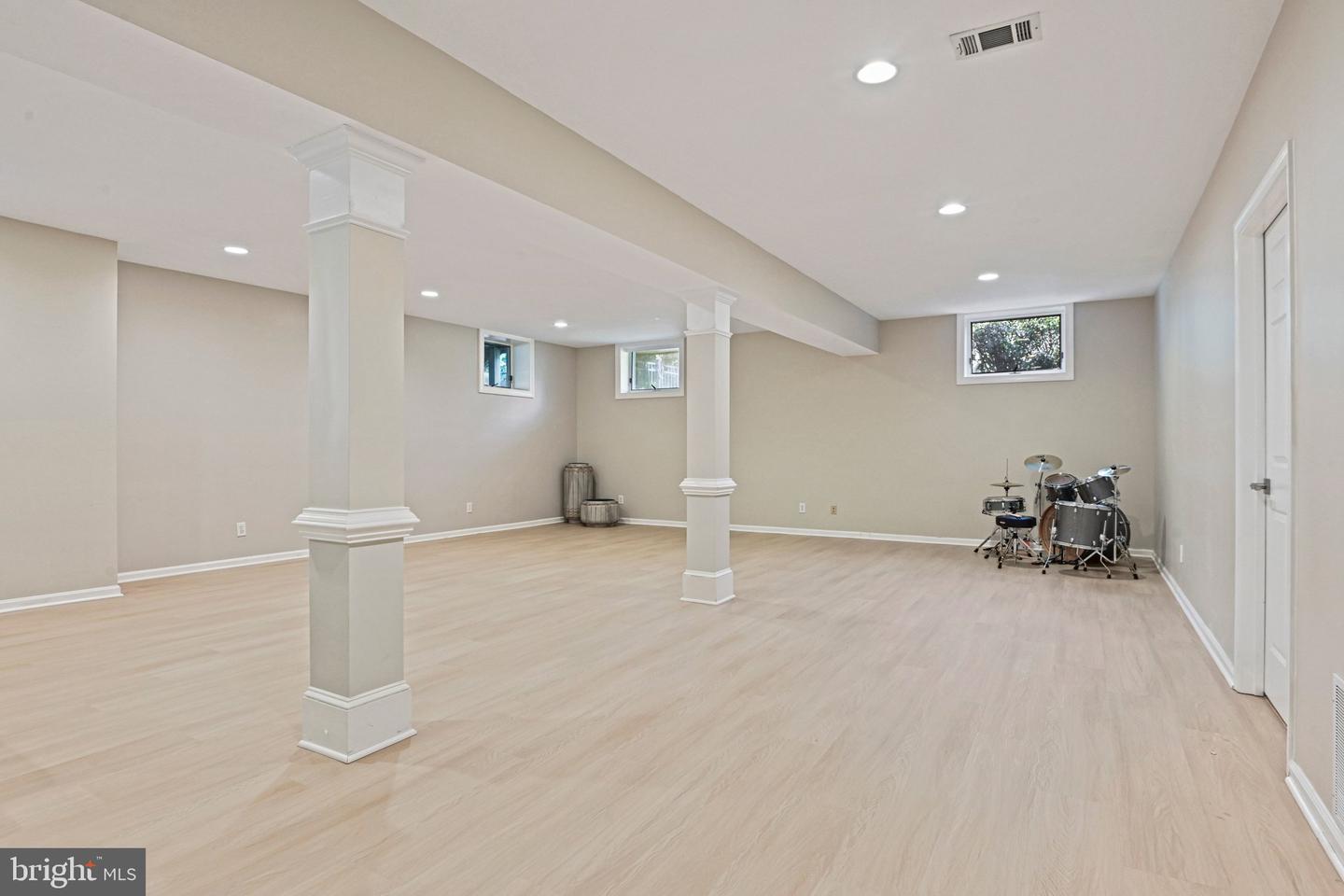 1411 WOODHURST BLVD, MCLEAN, Virginia 22102, 6 Bedrooms Bedrooms, ,5 BathroomsBathrooms,Residential,For sale,1411 WOODHURST BLVD,VAFX2285720 MLS # VAFX2285720