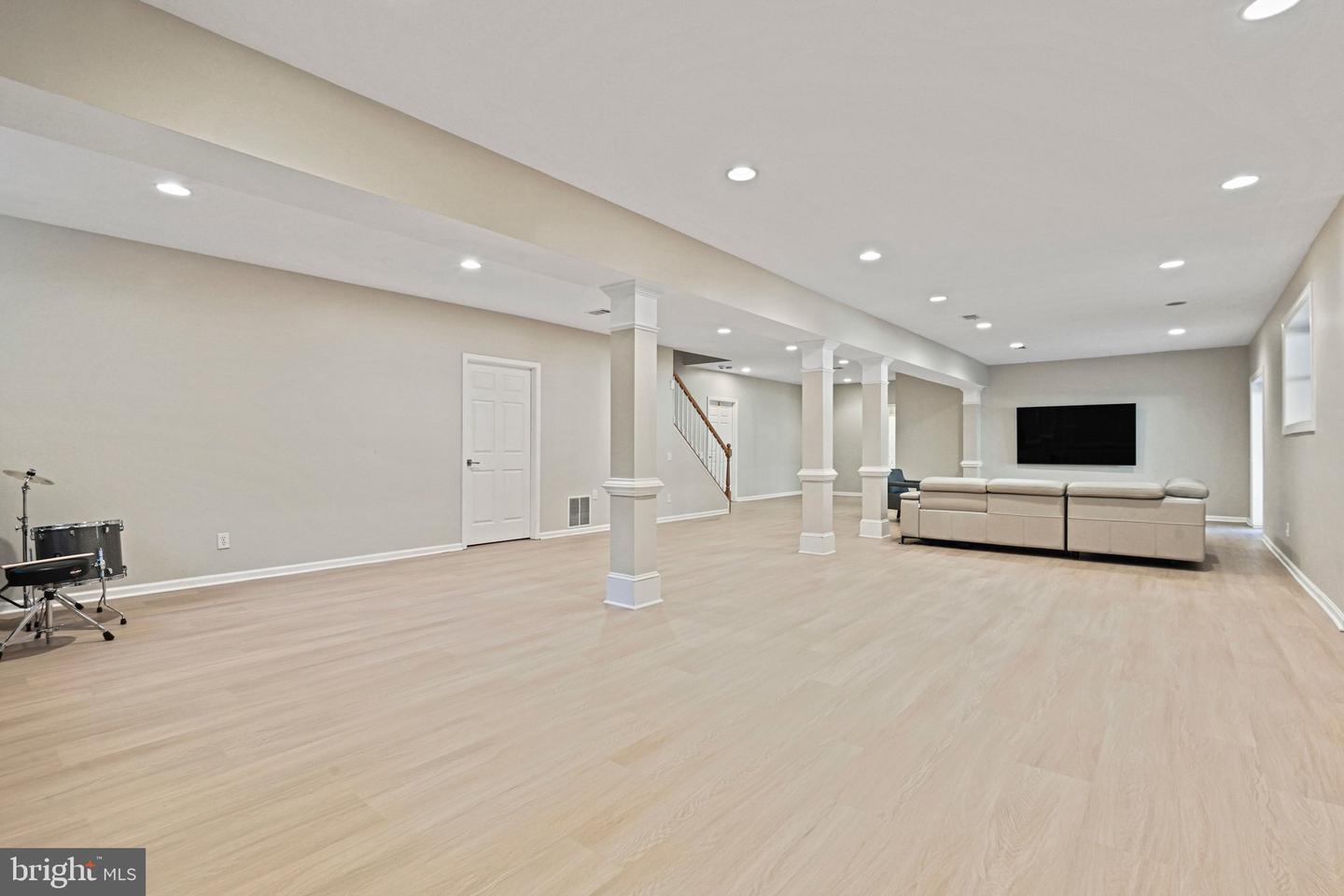 1411 WOODHURST BLVD, MCLEAN, Virginia 22102, 6 Bedrooms Bedrooms, ,5 BathroomsBathrooms,Residential,For sale,1411 WOODHURST BLVD,VAFX2285720 MLS # VAFX2285720