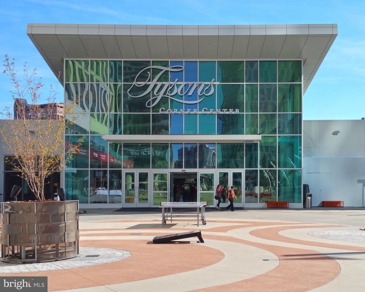 1411 WOODHURST BLVD, MCLEAN, Virginia 22102, 6 Bedrooms Bedrooms, ,5 BathroomsBathrooms,Residential,For sale,1411 WOODHURST BLVD,VAFX2285720 MLS # VAFX2285720