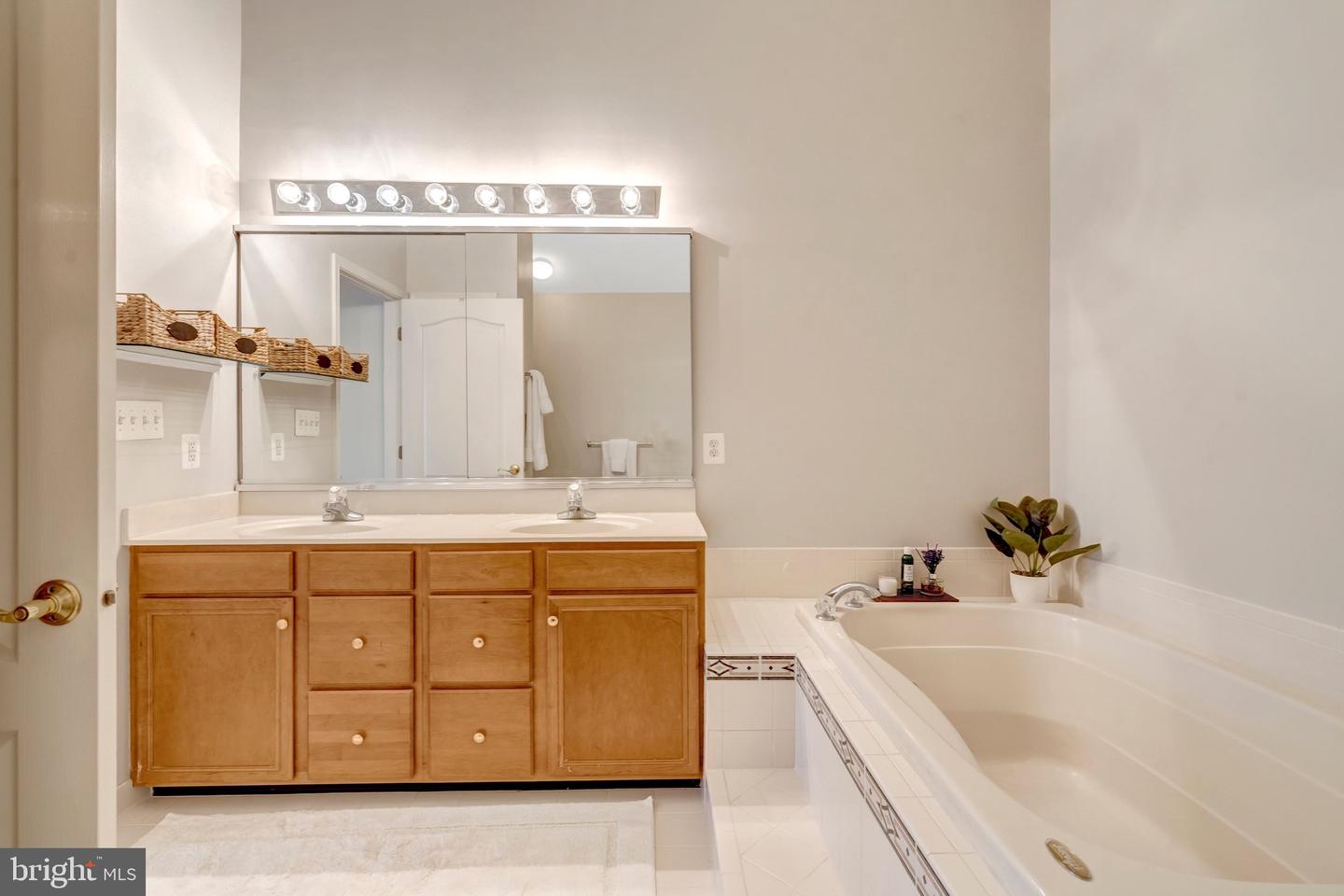 25675 TREMAINE TER, CHANTILLY, Virginia 20152, 3 Bedrooms Bedrooms, ,2 BathroomsBathrooms,Residential,For sale,25675 TREMAINE TER,VALO2103344 MLS # VALO2103344