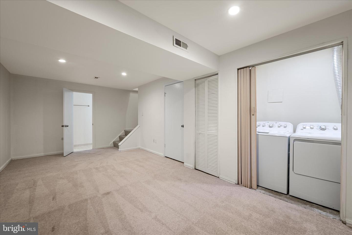 15 MARIAN CT, STERLING, Virginia 20165, 2 Bedrooms Bedrooms, ,2 BathroomsBathrooms,Residential,For sale,15 MARIAN CT,VALO2108318 MLS # VALO2108318