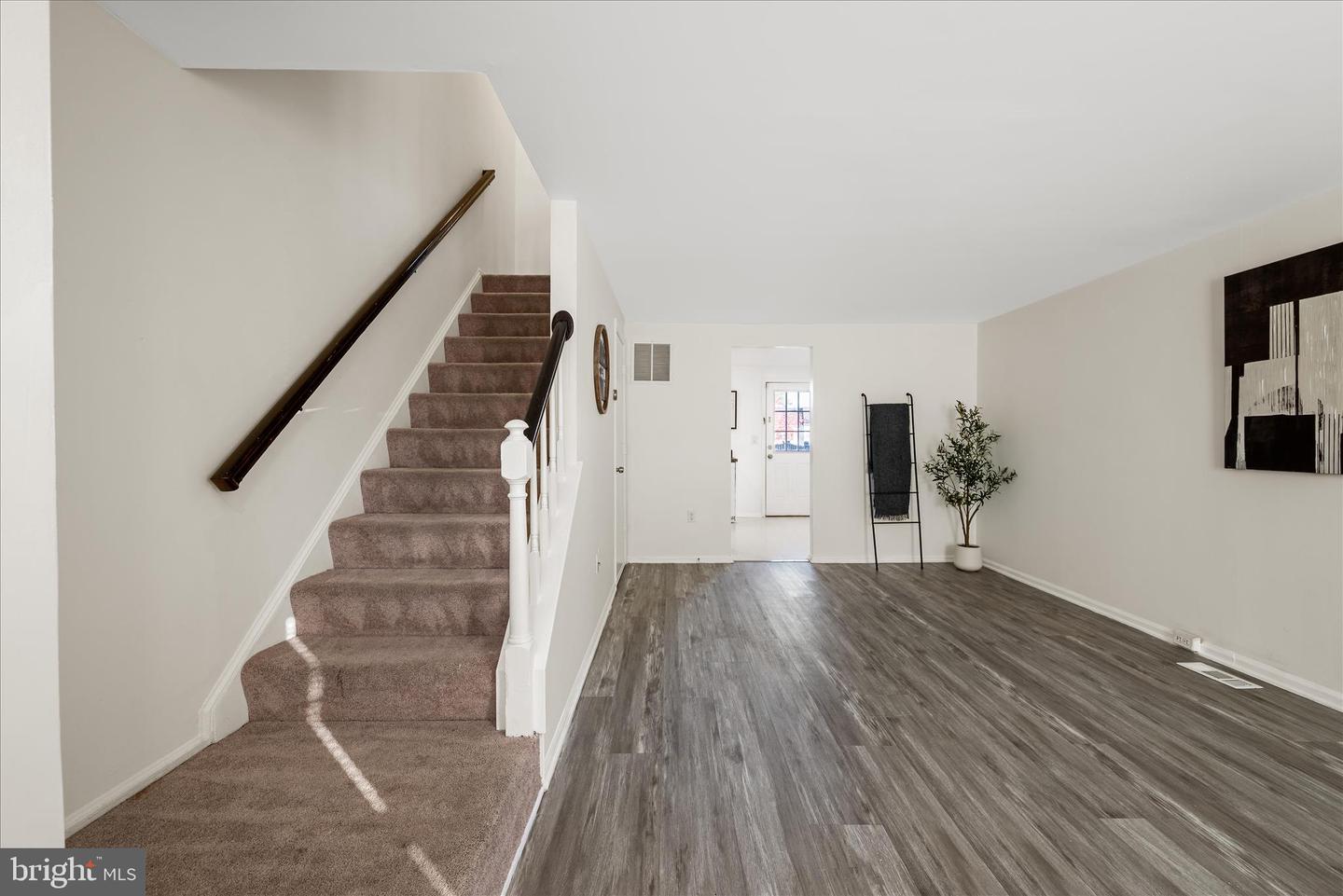 15 MARIAN CT, STERLING, Virginia 20165, 2 Bedrooms Bedrooms, ,2 BathroomsBathrooms,Residential,For sale,15 MARIAN CT,VALO2108318 MLS # VALO2108318