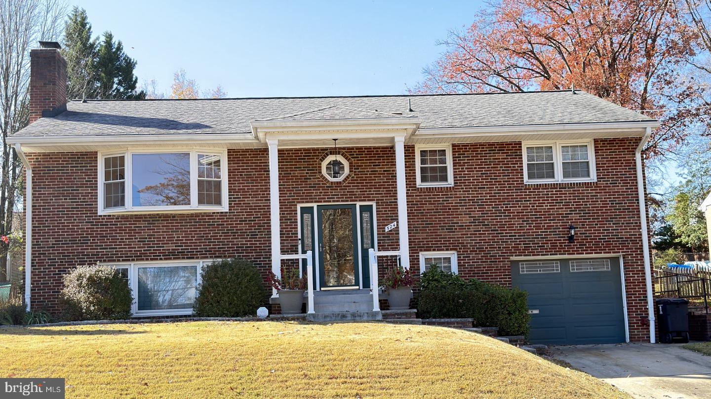 524 N LONGFELLOW ST, ARLINGTON, Virginia 22203, 4 Bedrooms Bedrooms, 12 Rooms Rooms,3 BathroomsBathrooms,Residential,For sale,524 N LONGFELLOW ST,VAAR2064636 MLS # VAAR2064636