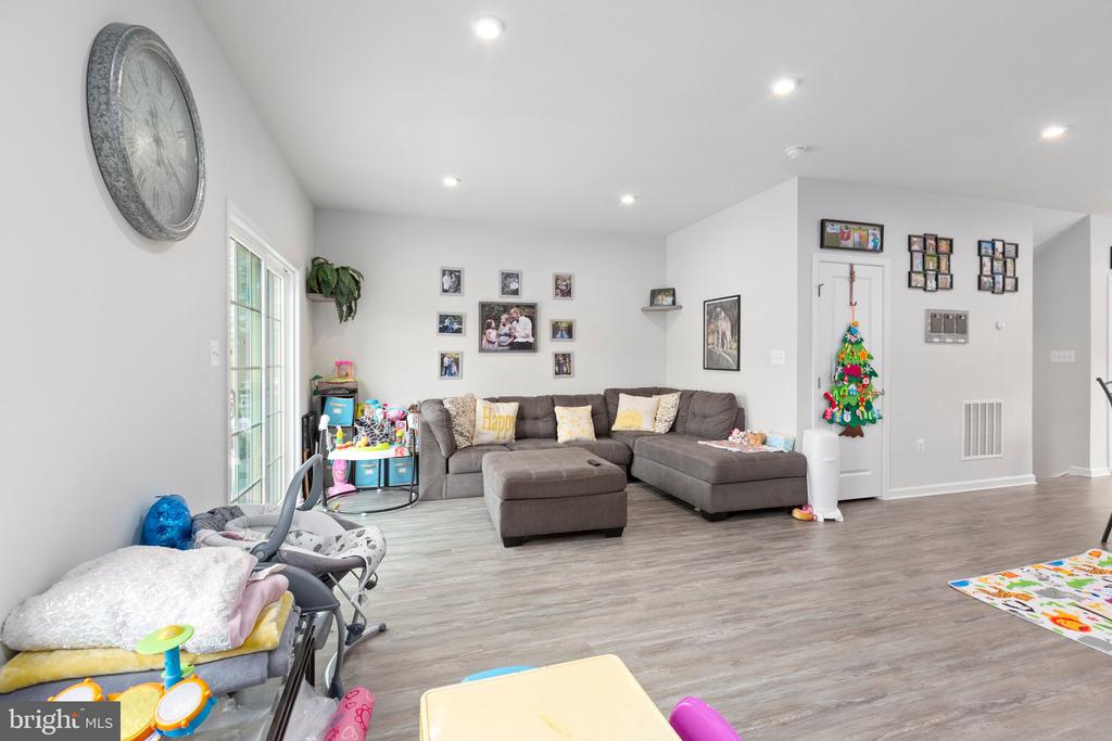 9722 CEDARMASS, FREDERICKSBURG, Virginia 22408, 3 Bedrooms Bedrooms, ,3 BathroomsBathrooms,Residential,9722 CEDARMASS,VASP2038674 MLS # VASP2038674