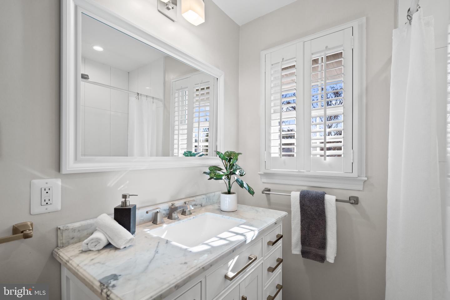 2002 SHENANDOAH RD, ALEXANDRIA, Virginia 22308, 3 Bedrooms Bedrooms, ,2 BathroomsBathrooms,Residential,For sale,2002 SHENANDOAH RD,VAFX2279532 MLS # VAFX2279532 2002 SHENANDOAH RD, ALEXANDRIA, Virginia 22308, 3 Bedrooms Bedrooms, ,2 BathroomsBathrooms,Residential,For sale,2002 SHENANDOAH RD,VAFX2279532 MLS # VAFX2279532