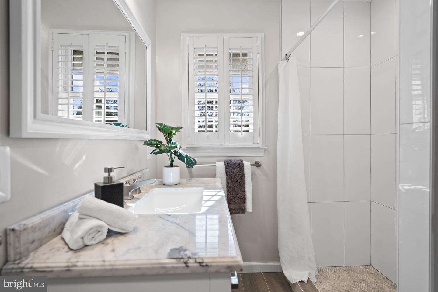 2002 SHENANDOAH RD, ALEXANDRIA, Virginia 22308, 3 Bedrooms Bedrooms, ,2 BathroomsBathrooms,Residential,For sale,2002 SHENANDOAH RD,VAFX2279532 MLS # VAFX2279532 2002 SHENANDOAH RD, ALEXANDRIA, Virginia 22308, 3 Bedrooms Bedrooms, ,2 BathroomsBathrooms,Residential,For sale,2002 SHENANDOAH RD,VAFX2279532 MLS # VAFX2279532