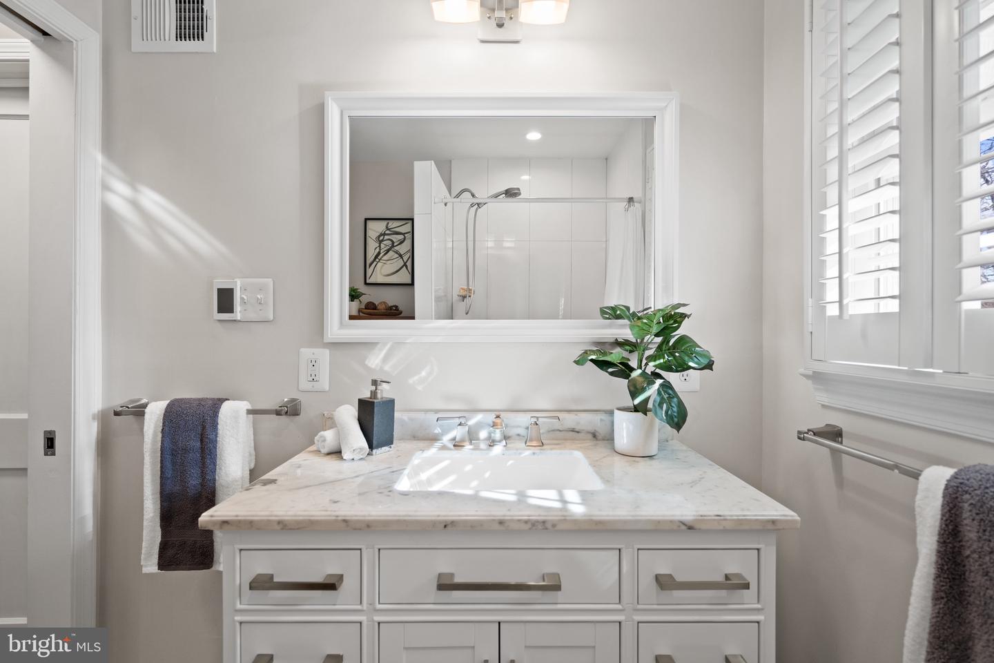 2002 SHENANDOAH RD, ALEXANDRIA, Virginia 22308, 3 Bedrooms Bedrooms, ,2 BathroomsBathrooms,Residential,For sale,2002 SHENANDOAH RD,VAFX2279532 MLS # VAFX2279532 2002 SHENANDOAH RD, ALEXANDRIA, Virginia 22308, 3 Bedrooms Bedrooms, ,2 BathroomsBathrooms,Residential,For sale,2002 SHENANDOAH RD,VAFX2279532 MLS # VAFX2279532