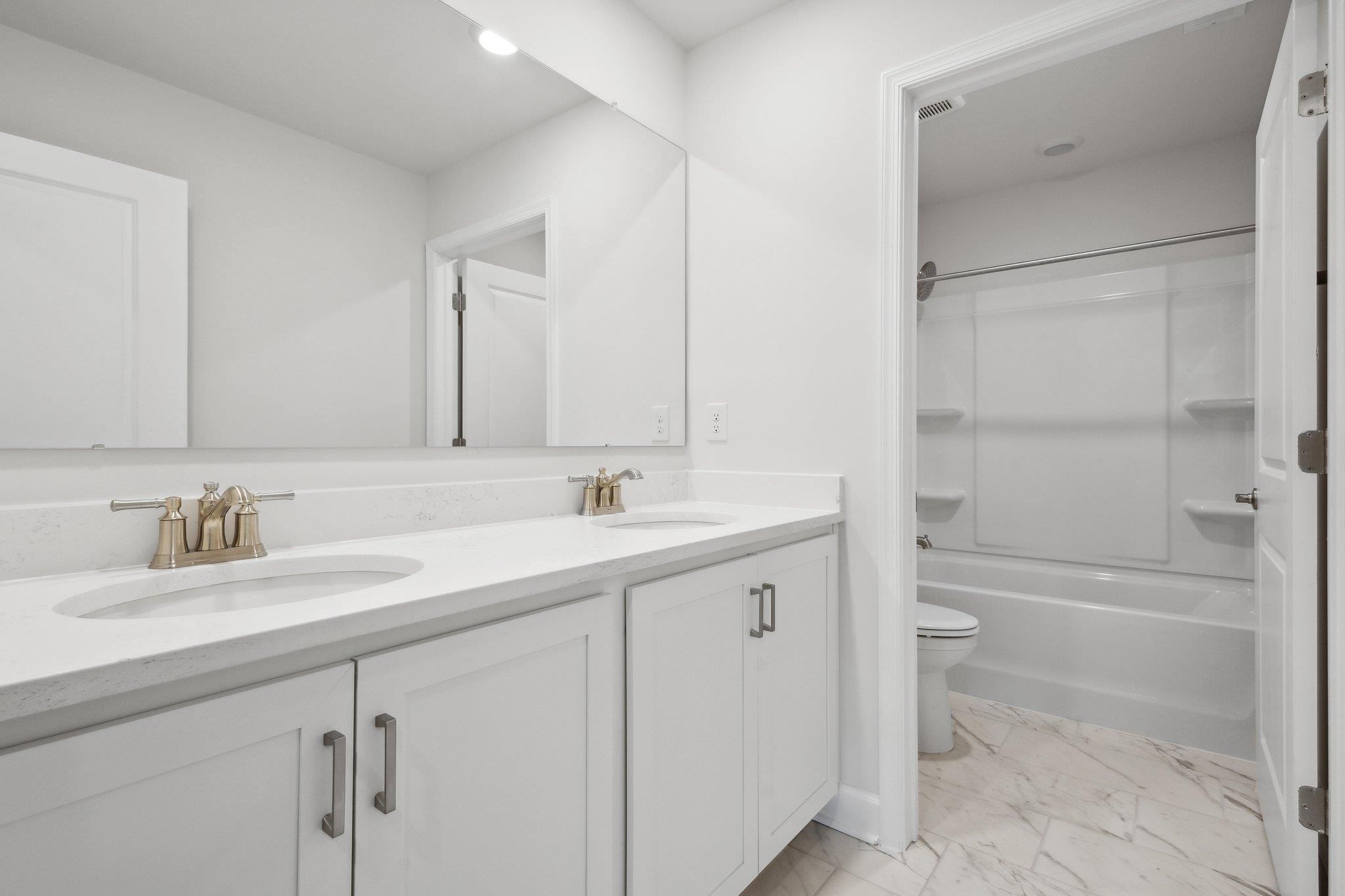 74 AVONWOODS DR, STAUNTON, Virginia 24401, 4 Bedrooms Bedrooms, ,3 BathroomsBathrooms,Residential,74 AVONWOODS DR,672469 MLS # 672469