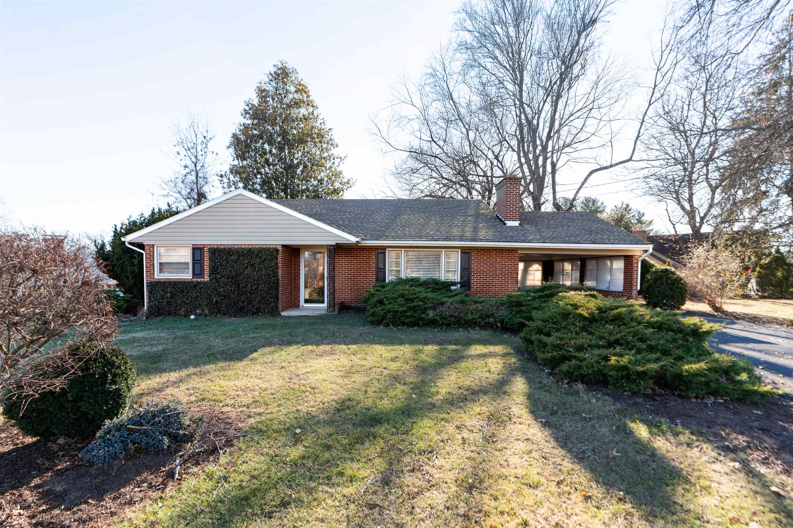 301 VALLEY VIEW DR, STAUNTON, Virginia 24401, 2 Bedrooms Bedrooms, ,2 BathroomsBathrooms,Residential,301 VALLEY VIEW DR,672472 MLS # 672472