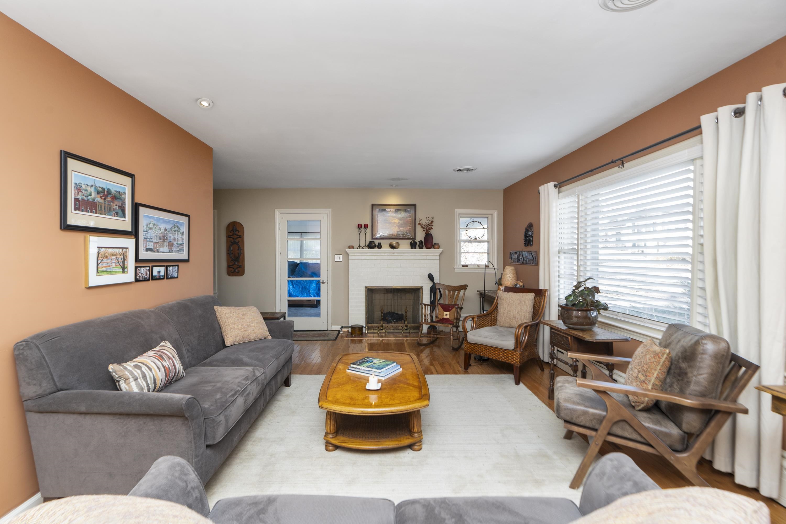 301 VALLEY VIEW DR, STAUNTON, Virginia 24401, 2 Bedrooms Bedrooms, ,2 BathroomsBathrooms,Residential,301 VALLEY VIEW DR,672472 MLS # 672472