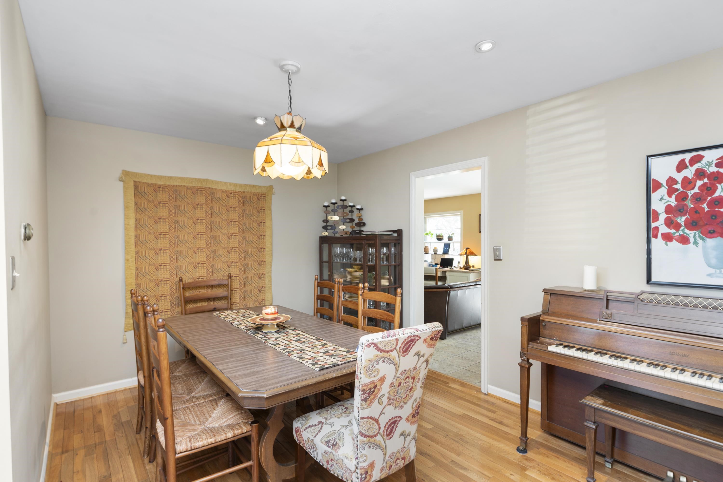 301 VALLEY VIEW DR, STAUNTON, Virginia 24401, 2 Bedrooms Bedrooms, ,2 BathroomsBathrooms,Residential,301 VALLEY VIEW DR,672472 MLS # 672472