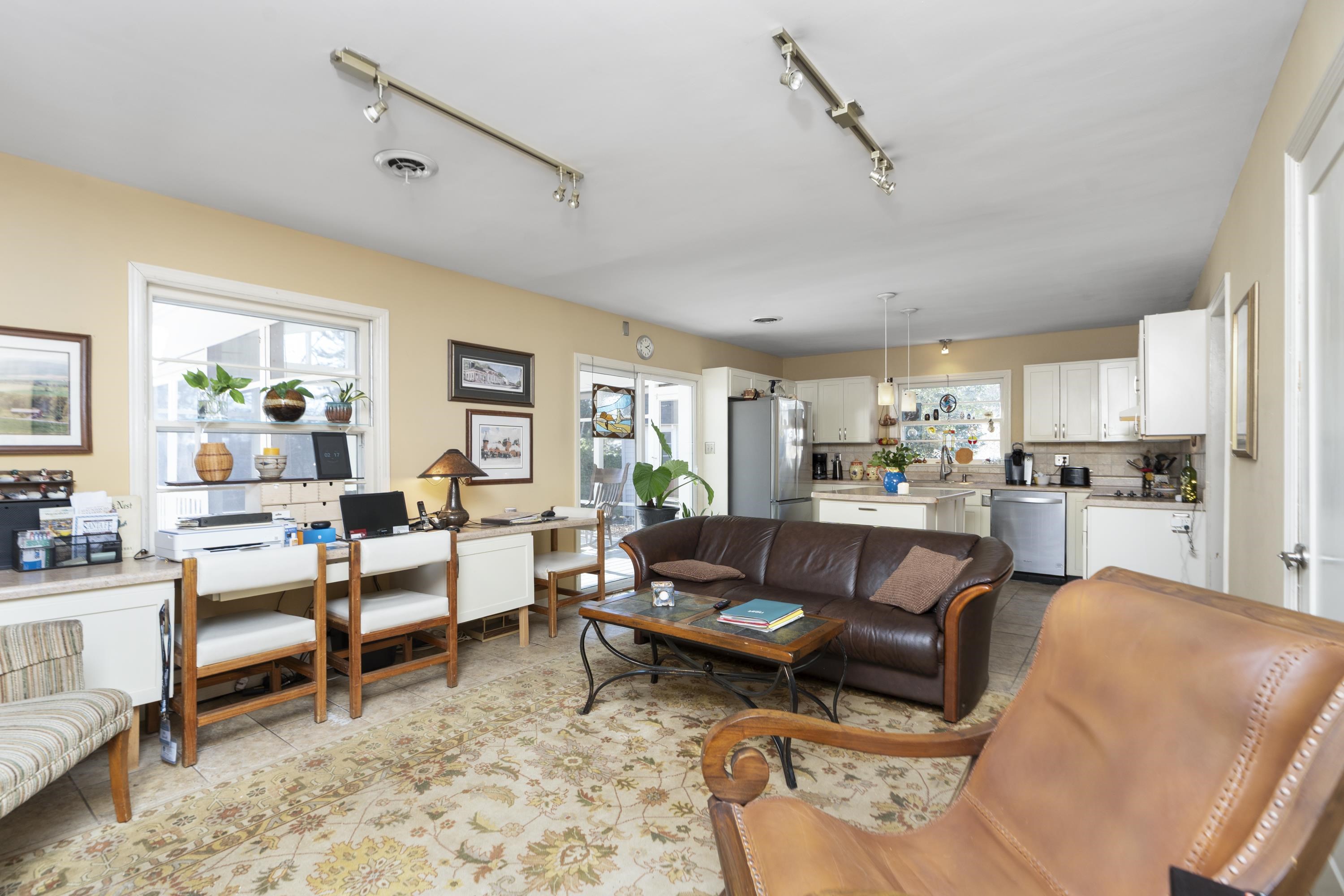 301 VALLEY VIEW DR, STAUNTON, Virginia 24401, 2 Bedrooms Bedrooms, ,2 BathroomsBathrooms,Residential,301 VALLEY VIEW DR,672472 MLS # 672472