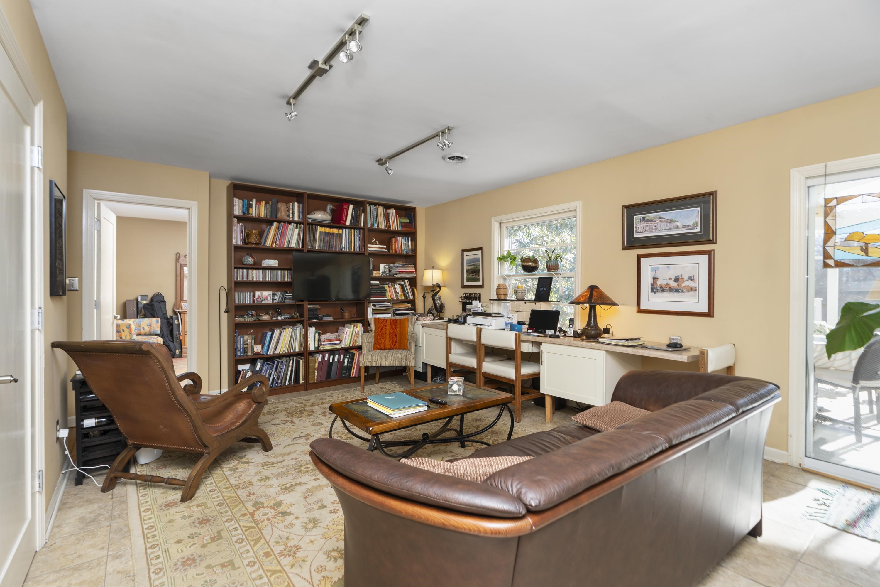 301 VALLEY VIEW DR, STAUNTON, Virginia 24401, 2 Bedrooms Bedrooms, ,2 BathroomsBathrooms,Residential,301 VALLEY VIEW DR,672472 MLS # 672472