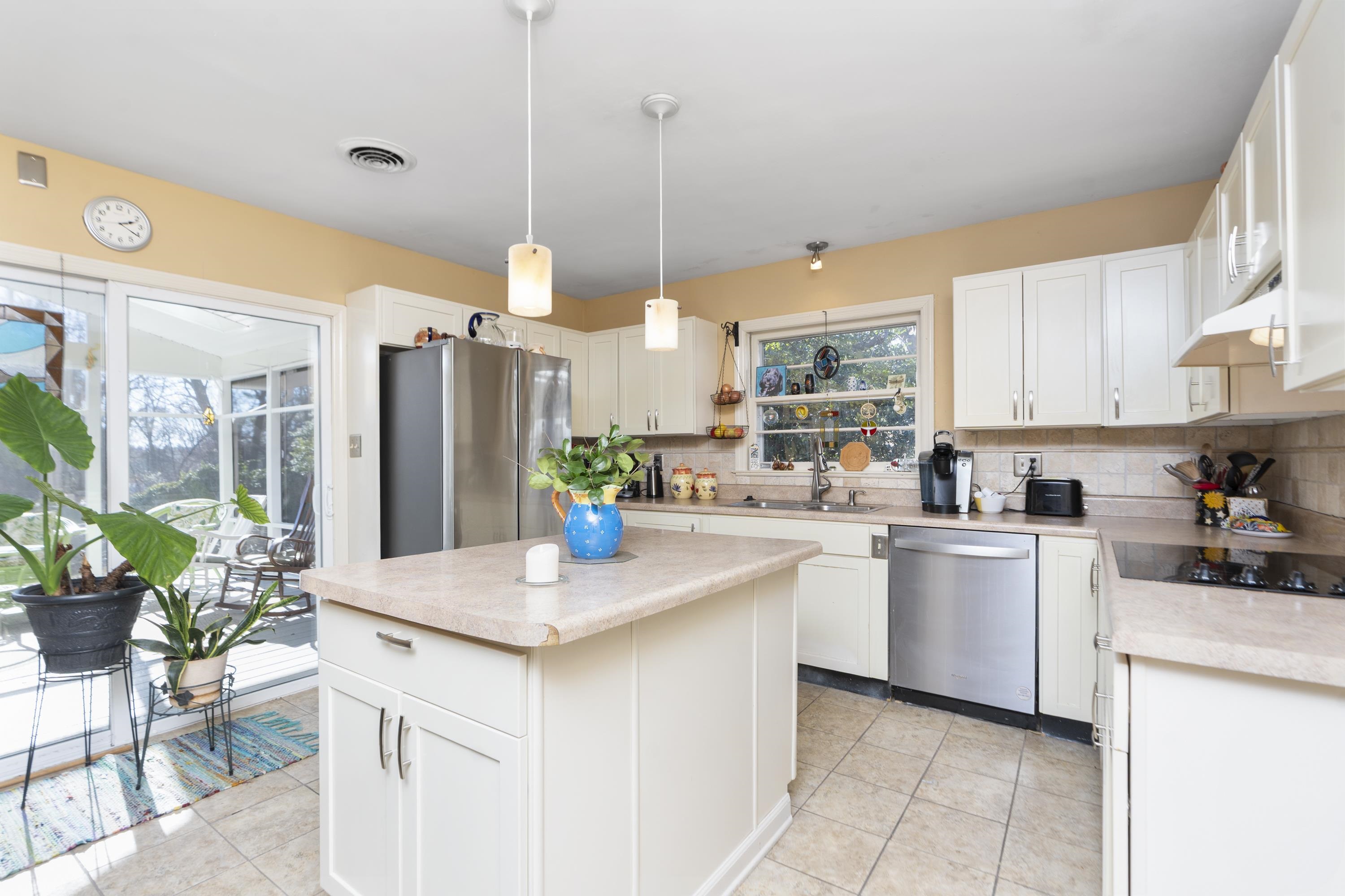 301 VALLEY VIEW DR, STAUNTON, Virginia 24401, 2 Bedrooms Bedrooms, ,2 BathroomsBathrooms,Residential,301 VALLEY VIEW DR,672472 MLS # 672472