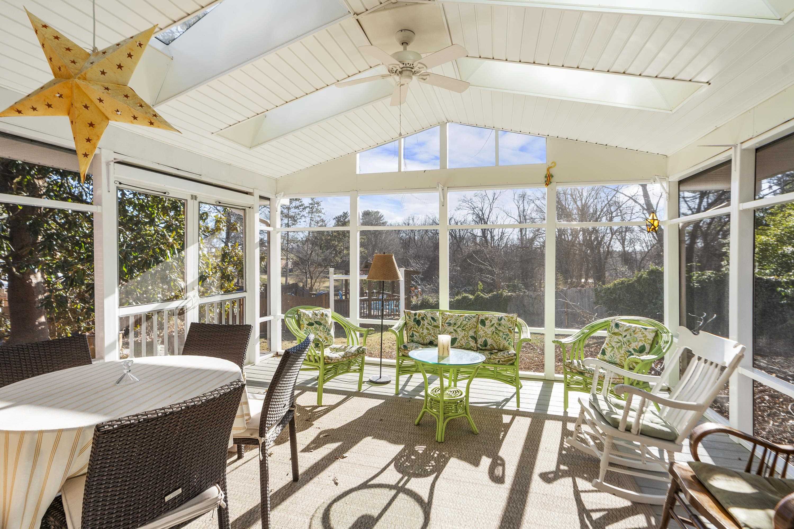 301 VALLEY VIEW DR, STAUNTON, Virginia 24401, 2 Bedrooms Bedrooms, ,2 BathroomsBathrooms,Residential,301 VALLEY VIEW DR,672472 MLS # 672472