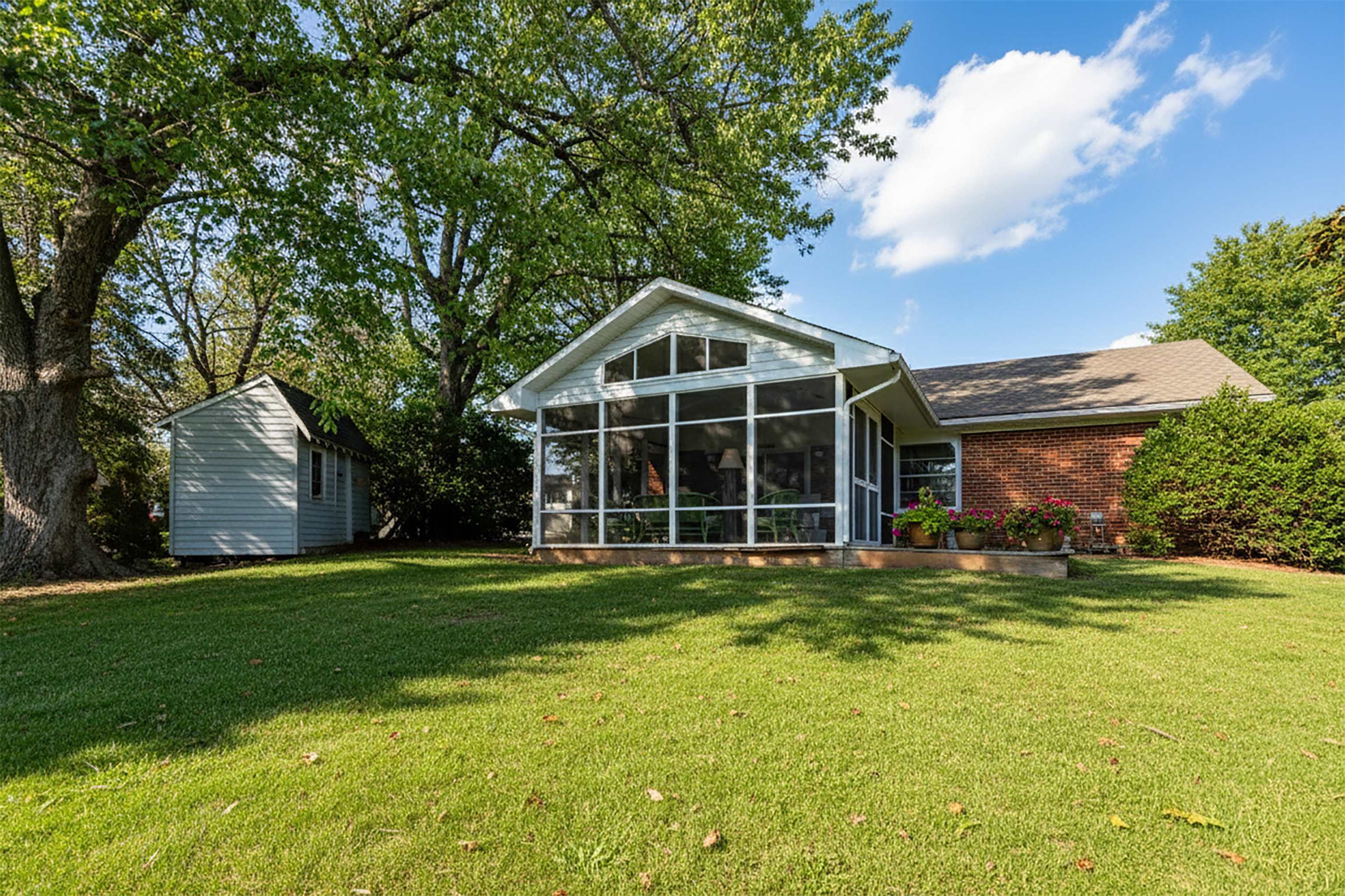 301 VALLEY VIEW DR, STAUNTON, Virginia 24401, 2 Bedrooms Bedrooms, ,2 BathroomsBathrooms,Residential,301 VALLEY VIEW DR,672472 MLS # 672472