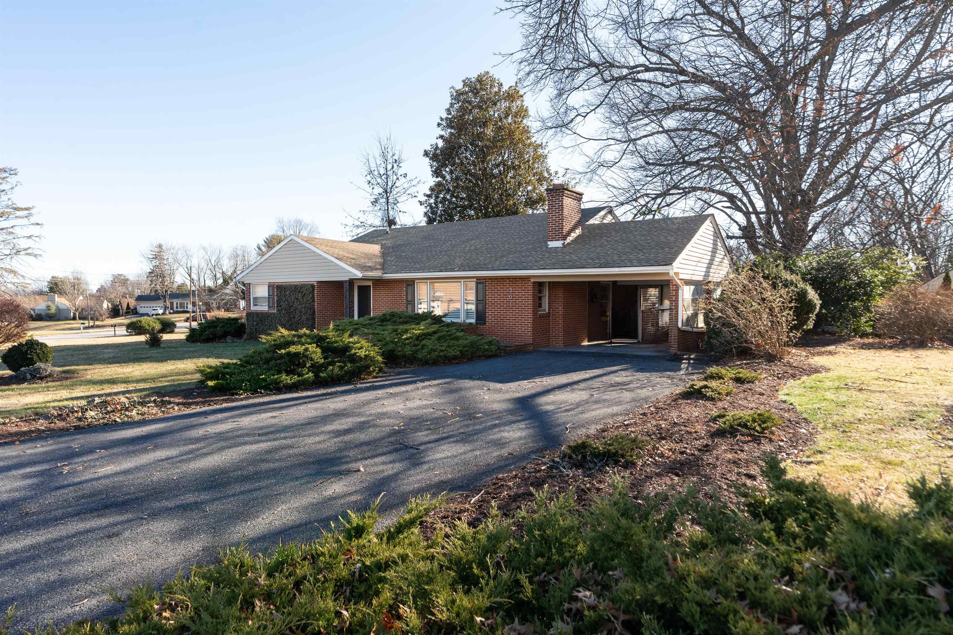 301 VALLEY VIEW DR, STAUNTON, Virginia 24401, 2 Bedrooms Bedrooms, ,2 BathroomsBathrooms,Residential,301 VALLEY VIEW DR,672472 MLS # 672472