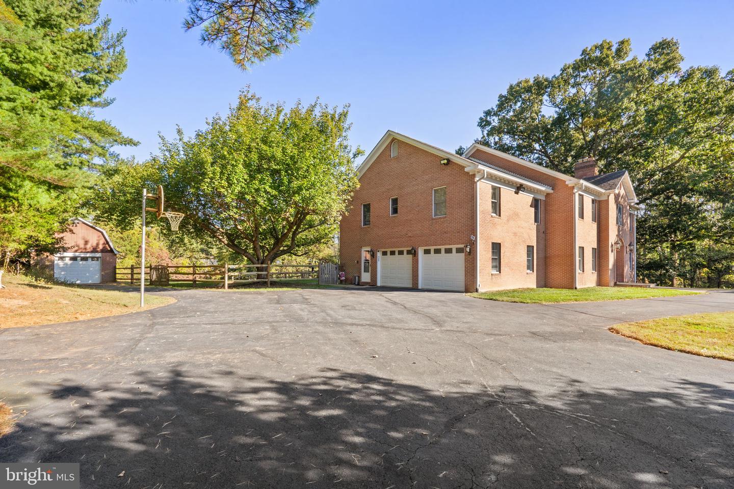 9200 FALLS RUN RD, MCLEAN, Virginia 22102, 6 Bedrooms Bedrooms, ,3 BathroomsBathrooms,Residential,For sale,9200 FALLS RUN RD,VAFX2279970 MLS # VAFX2279970 9200 FALLS RUN RD, MCLEAN, Virginia 22102, 6 Bedrooms Bedrooms, ,3 BathroomsBathrooms,Residential,For sale,9200 FALLS RUN RD,VAFX2279970 MLS # VAFX2279970