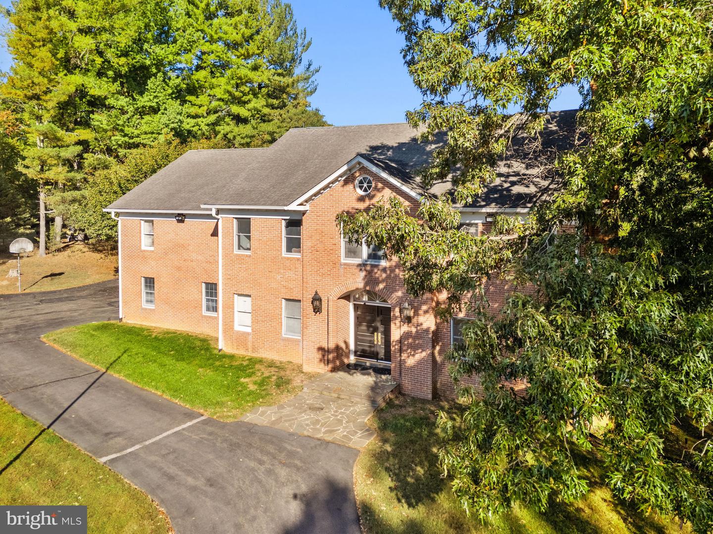 9200 FALLS RUN RD, MCLEAN, Virginia 22102, 6 Bedrooms Bedrooms, ,3 BathroomsBathrooms,Residential,For sale,9200 FALLS RUN RD,VAFX2279970 MLS # VAFX2279970 9200 FALLS RUN RD, MCLEAN, Virginia 22102, 6 Bedrooms Bedrooms, ,3 BathroomsBathrooms,Residential,For sale,9200 FALLS RUN RD,VAFX2279970 MLS # VAFX2279970