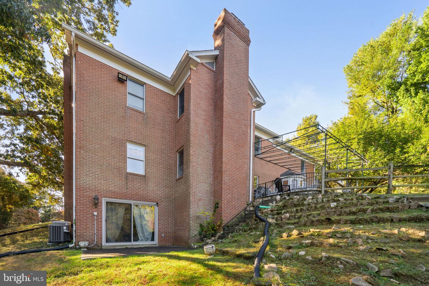 9200 FALLS RUN RD, MCLEAN, Virginia 22102, 6 Bedrooms Bedrooms, ,3 BathroomsBathrooms,Residential,For sale,9200 FALLS RUN RD,VAFX2279970 MLS # VAFX2279970 9200 FALLS RUN RD, MCLEAN, Virginia 22102, 6 Bedrooms Bedrooms, ,3 BathroomsBathrooms,Residential,For sale,9200 FALLS RUN RD,VAFX2279970 MLS # VAFX2279970