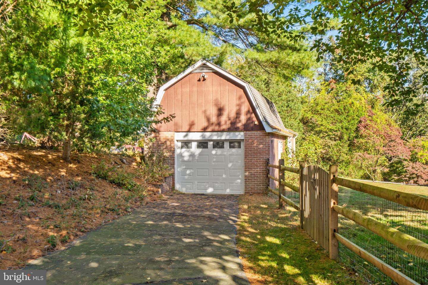 9200 FALLS RUN RD, MCLEAN, Virginia 22102, 6 Bedrooms Bedrooms, ,3 BathroomsBathrooms,Residential,For sale,9200 FALLS RUN RD,VAFX2279970 MLS # VAFX2279970 9200 FALLS RUN RD, MCLEAN, Virginia 22102, 6 Bedrooms Bedrooms, ,3 BathroomsBathrooms,Residential,For sale,9200 FALLS RUN RD,VAFX2279970 MLS # VAFX2279970