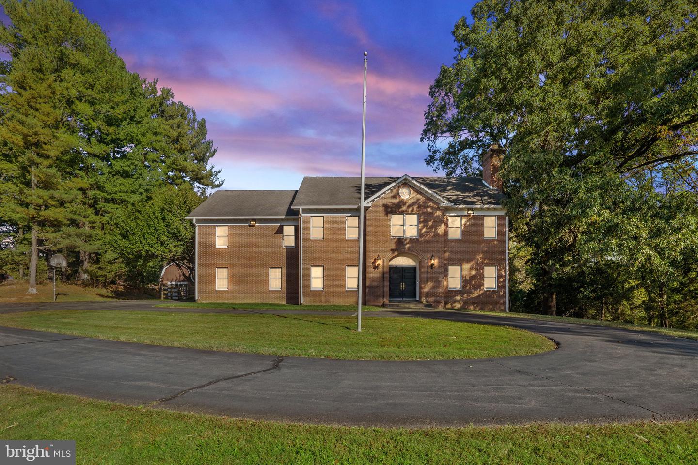 9200 FALLS RUN RD, MCLEAN, Virginia 22102, 6 Bedrooms Bedrooms, ,3 BathroomsBathrooms,Residential,For sale,9200 FALLS RUN RD,VAFX2279970 MLS # VAFX2279970 9200 FALLS RUN RD, MCLEAN, Virginia 22102, 6 Bedrooms Bedrooms, ,3 BathroomsBathrooms,Residential,For sale,9200 FALLS RUN RD,VAFX2279970 MLS # VAFX2279970