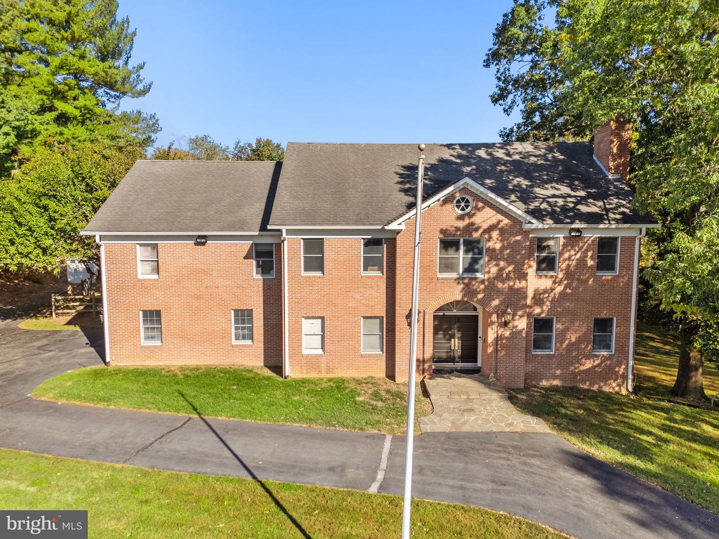 9200 FALLS RUN RD, MCLEAN, Virginia 22102, 6 Bedrooms Bedrooms, ,3 BathroomsBathrooms,Residential,For sale,9200 FALLS RUN RD,VAFX2279970 MLS # VAFX2279970 9200 FALLS RUN RD, MCLEAN, Virginia 22102, 6 Bedrooms Bedrooms, ,3 BathroomsBathrooms,Residential,For sale,9200 FALLS RUN RD,VAFX2279970 MLS # VAFX2279970