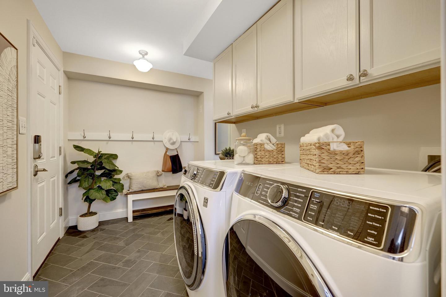 9119 HAMILTON DR, FAIRFAX, Virginia 22031, 5 Bedrooms Bedrooms, ,3 BathroomsBathrooms,Residential,For sale,9119 HAMILTON DR,VAFX2280456 MLS # VAFX2280456